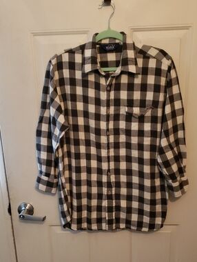 Woolrich Men's Black and White Check Casual Button-Down Flannel Shirt